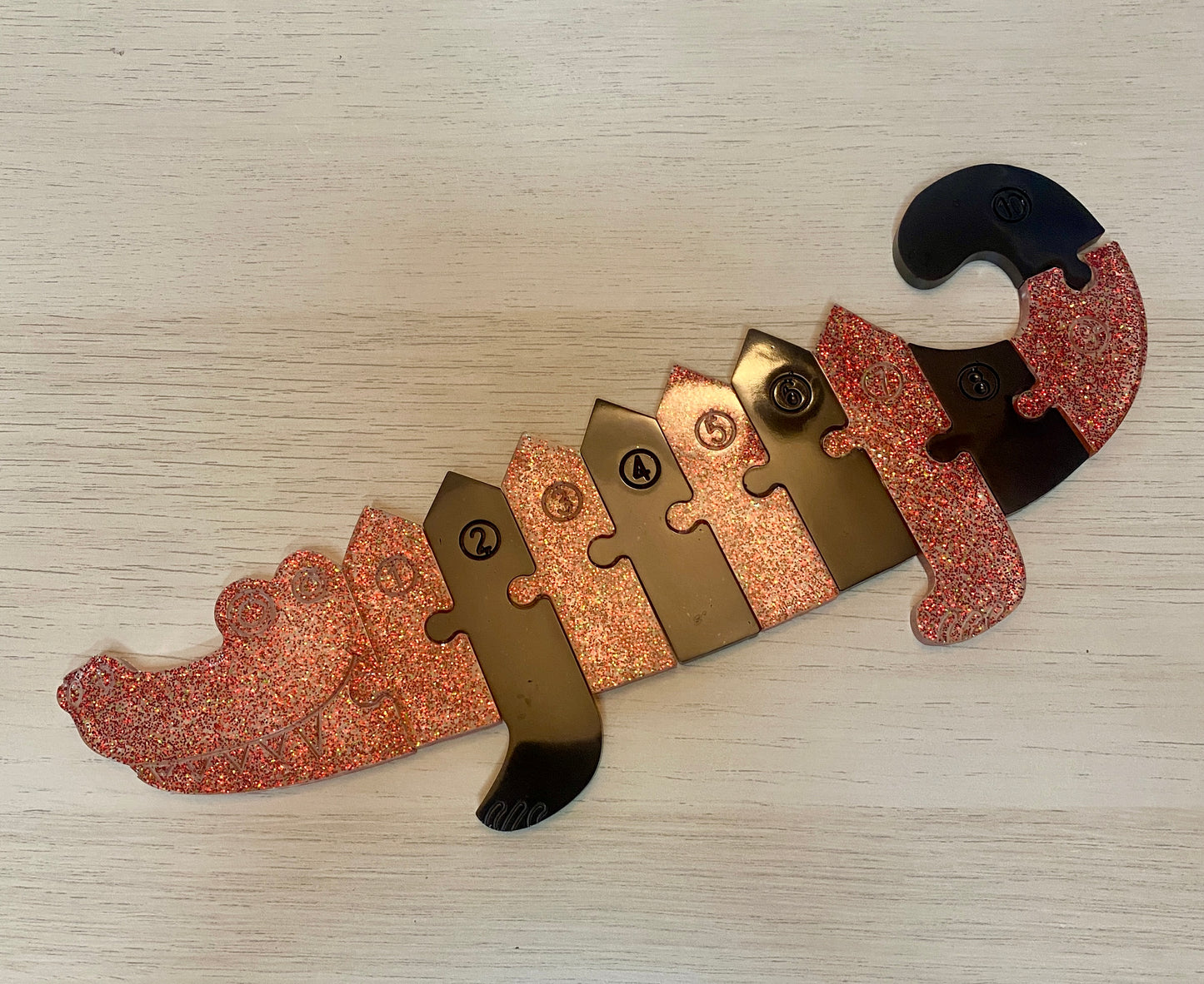 Puzzle Crocodile - Noir et Paillette Rouge